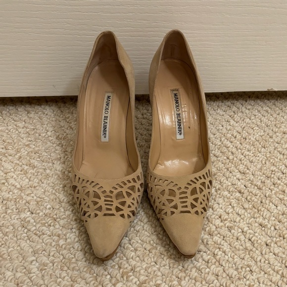 MANOLO BLAHNIK Fiorix Suede Cut Out Heels in Tan - Picture 2 of 7